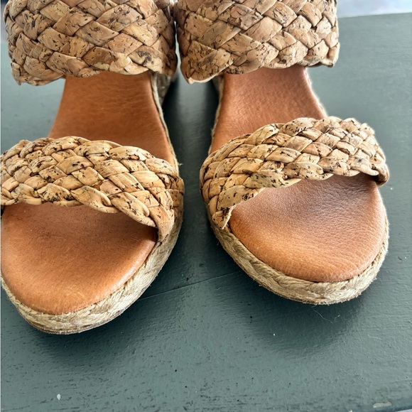 Andre Assous Tan Braided Sandals NWT size 10 - Picture 5 of 11